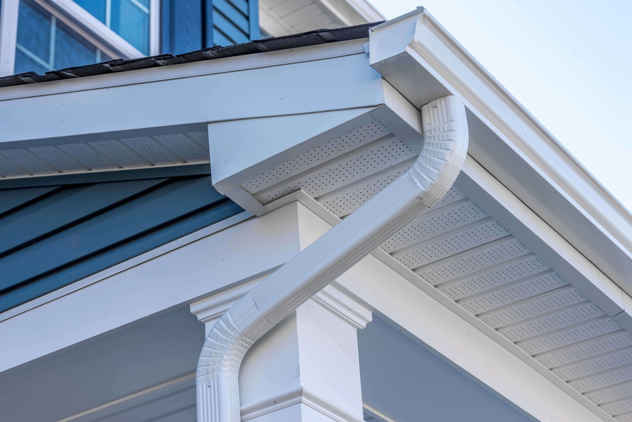Low-maintenance vinyl gutters for rainwater management in Round Rock